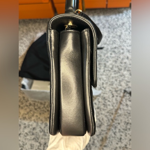 CHANEL Medium Trendy CC in Black Lambskin - Picture 8 of 12